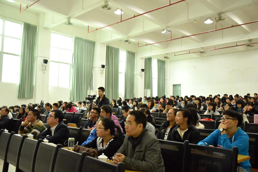 全国思政课影响力标兵人物徐奉臻教授莅校讲学